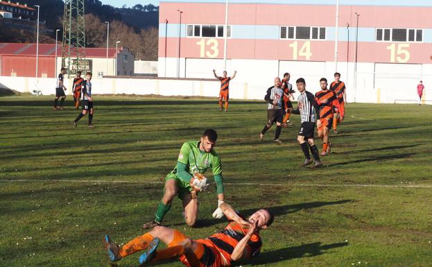 Castro licita la primera fase del acondicionamiento del campo de fútbol de Vallegón