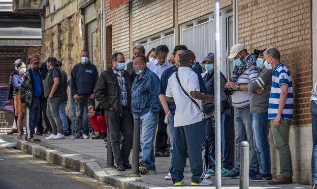 Las colas del hambre vuelven a crecer