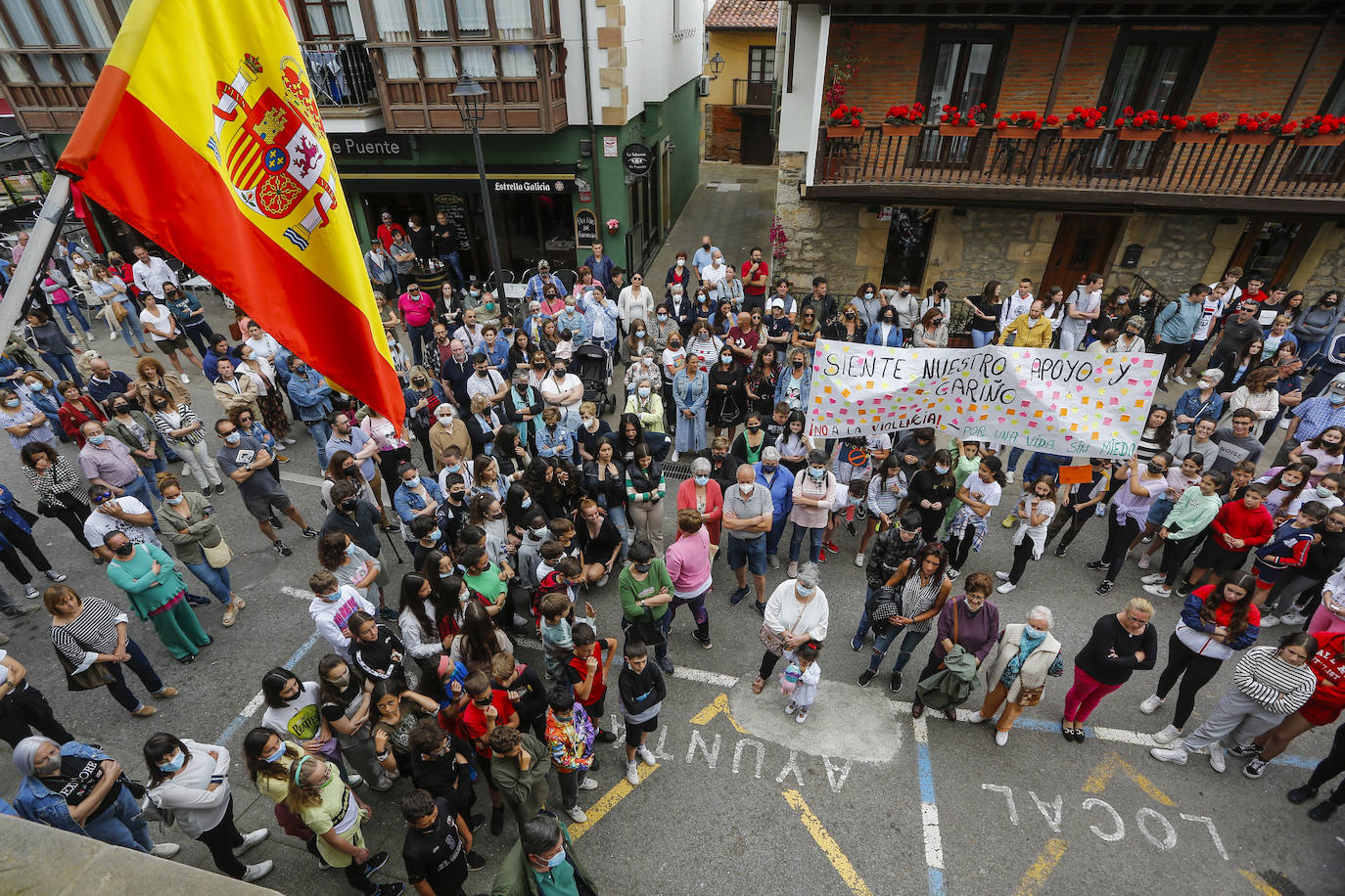 Concentración en apoyo al joven agredido en Puente San Miguel