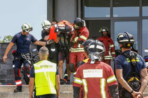 Los bomberos de Torrelavega se enfrentan cada año a una veintena de intentos de suicidio