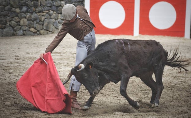 Ocho finalistas luchan por hacerse con el certamen taurino de Rasines