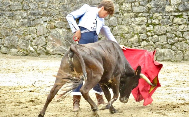 Salvador Herrero gana el certamen taurino de Rasines