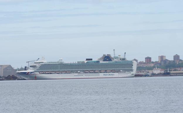 El crucero Ventura vuelve a Santander con más de 2.200 turistas británicos a bordo