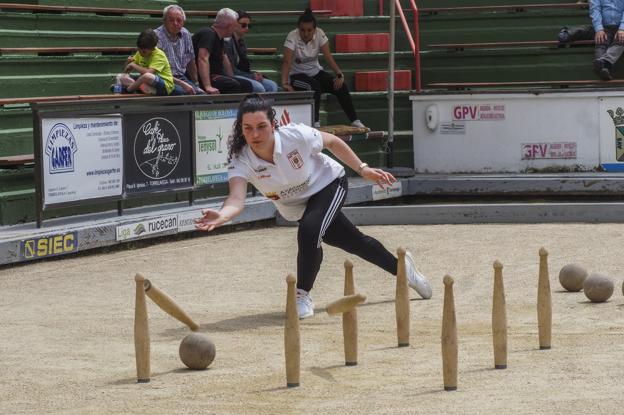 Camargo gana a la Bolística y se mete en la pelea por la Liga