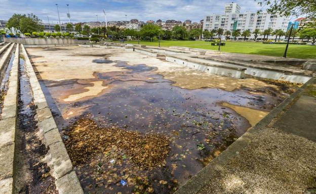 El estanque de Mesones sigue abandonado