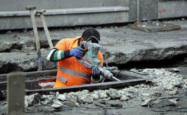 Cantabria está entre las regiones que menos crecerán este año, un 3,3%, según Funcas