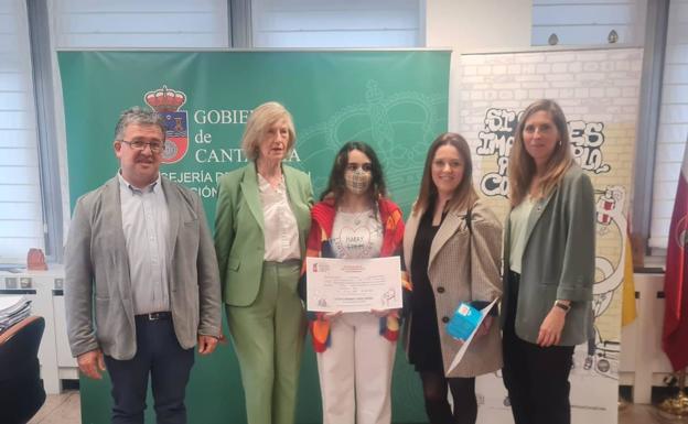 Victoria Rivero, del colegio San José de Santander, ganadora del concurso de relato para jóvenes