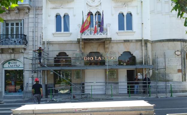 Castro inicia la recuperación de los miradores del Edificio Royal