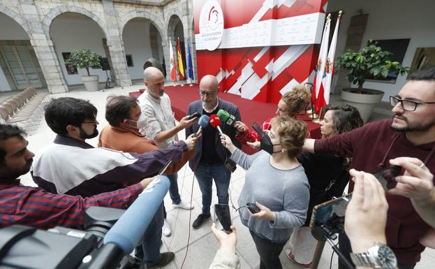 Álvarez exige al partido en Madrid que rectifique su posición sobre el lobo para «reconducir» la crisis en Cantabria