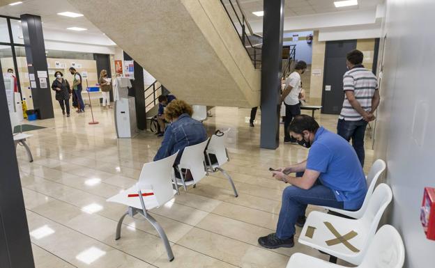 Cantabria suma otra muerte por covid mientras los casos suben y bajan los hospitalizados