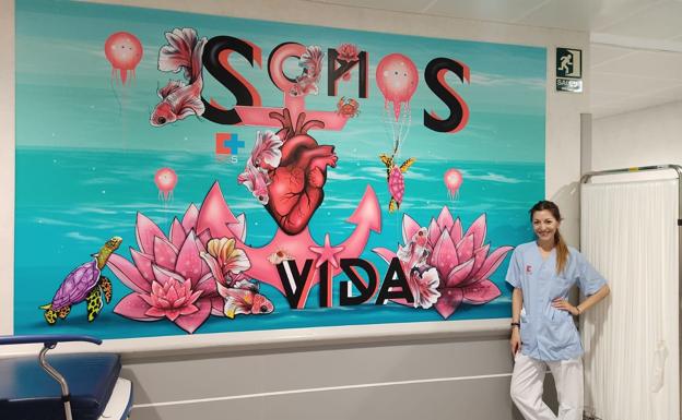 El proyecto SaludArte destaca el mural de urgencias del hospital de Laredo