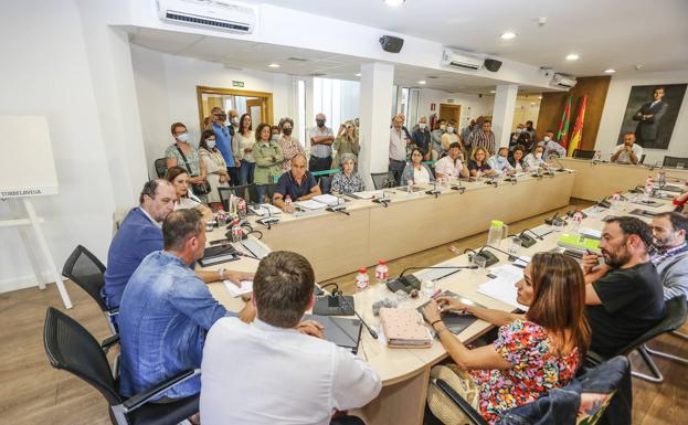 Las protestas de los vecinos de la zona de vinos llegan al Pleno