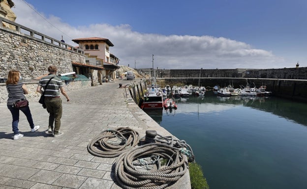 Adjudicadas las obras para colocar pantalanes en el puerto de Comillas