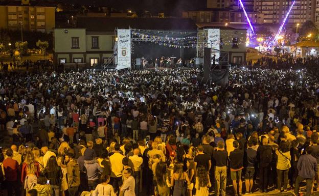 Camargo facilita a los feriantes una parcela junto a Bahía Real para instalar sus barracas