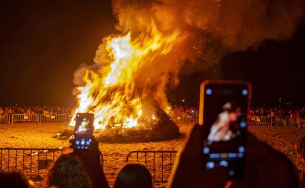 Vuelven las hogueras de San Juan tras dos años prohibidas por el covid