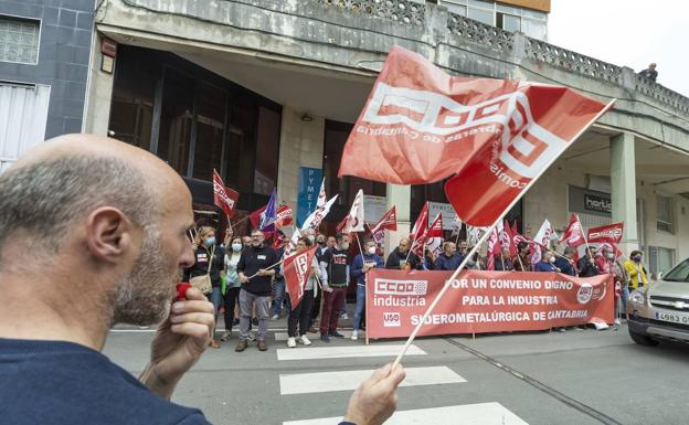 Huelga indefinida del sector y manifestación esta tarde en Santander