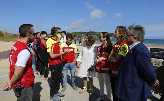 Más de 200 socorristas vigilarán de junio a septiembre las playas de Cantabria