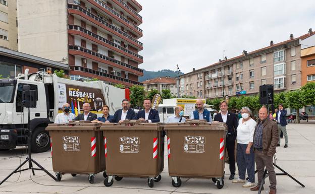 El contenedor marrón, para los biorresiduos, llega a 11 municipios de la zona del Besaya