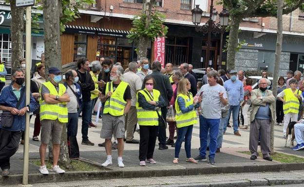 Los pensionistas claman en Torrelavega por una mejora de la sanidad pública