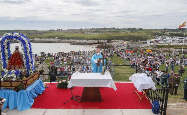 Cientos de santanderinos honran a la Virgen del Mar