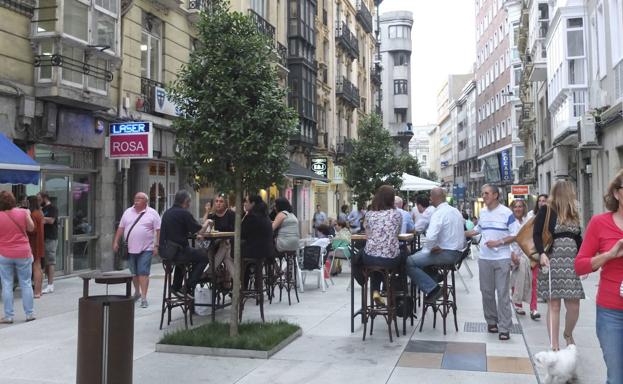 La Policía mantiene la presión sobre la hostelería y multa a otros 18 locales durante el fin de semana en Santander
