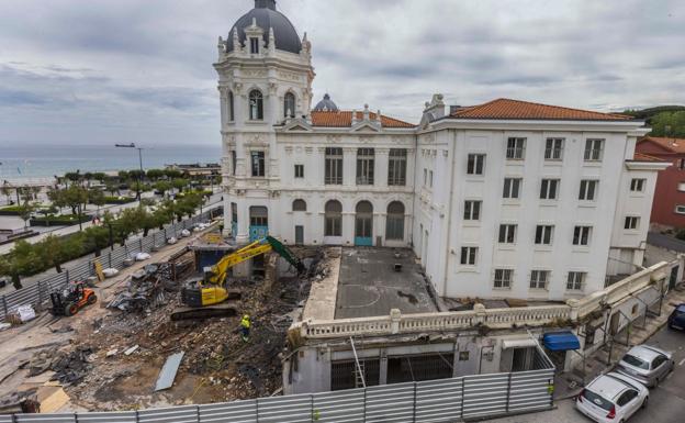 Las obras de los bajos del Casino afectan también a la terraza del edificio