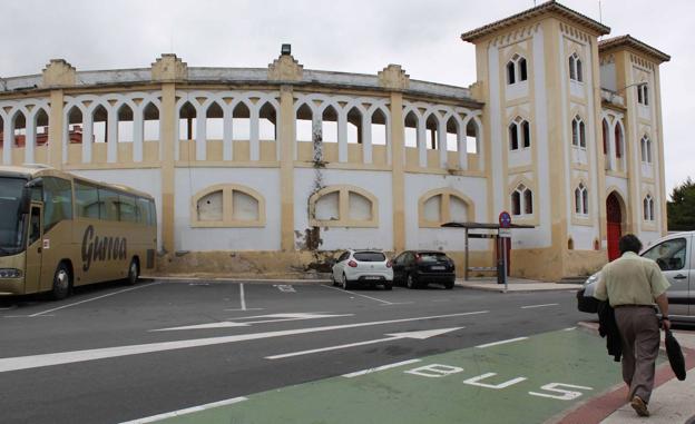 Castro encarga un estudio de patologías de la plaza de toros para su rehabilitación y posterior cubierta