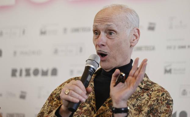 John Waters: «Nunca me he llamado artista, eso lo juzgará la historia»