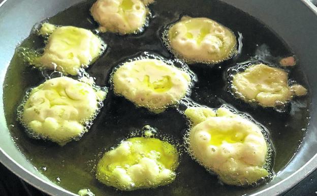 Hoy en casa cenamos buñuelos de calabacín con esta sencilla receta