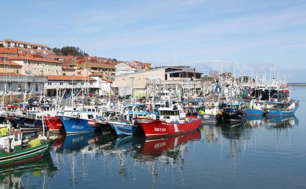 Llevan a tierra el cuerpo sin vida de un marinero de 50 años que murió faenando en San Vicente