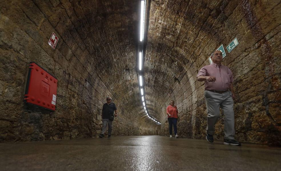 Las 'goteras' del reabierto túnel de Tetuán provocan críticas entre los vecinos