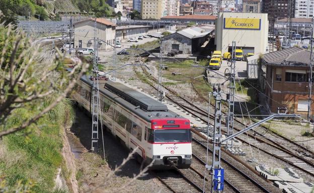 La duplicación de las vías entre Muriedas y Santander obligará a hacer trasbordos seis meses