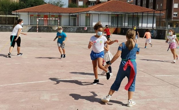 Los Corrales abre la puerta de un verano activo para los jóvenes