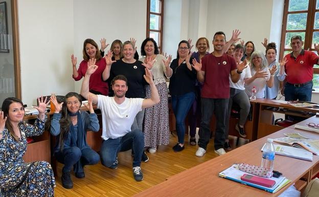 Participantes del programa AME de Piélagos celebran el Día de la Lengua de Signos