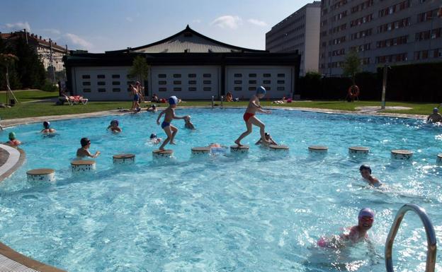 Las piscinas descubiertas de Cros, Igollo, Cacicedo, Escobedo y Camargo se abren este miércoles