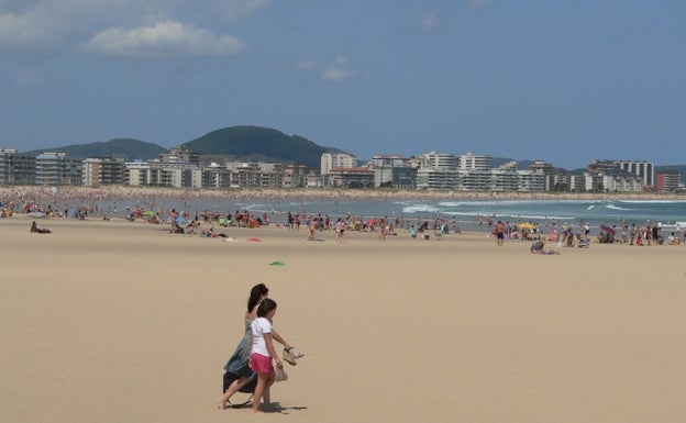 Laredo publica un bando sobre los usos permitidos en la playa Salvé