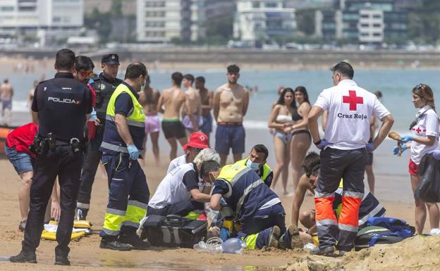 Muere una mujer mientras paseaba por la playa de El Sardinero