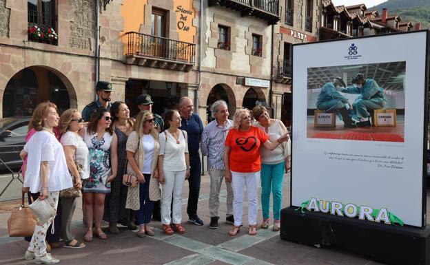 Inaugurada en Potes la exposición itinerante 'Miradas Enfermeras durante la pandemia'