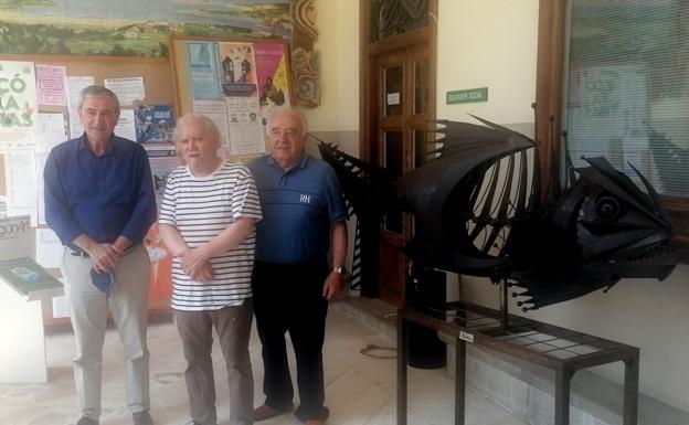 Un pez gigante, en el Ayuntamiento de Suances