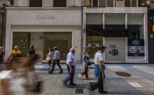 La sangría del pequeño comercio «desertiza» numerosas calles de Santander y Torrelavega