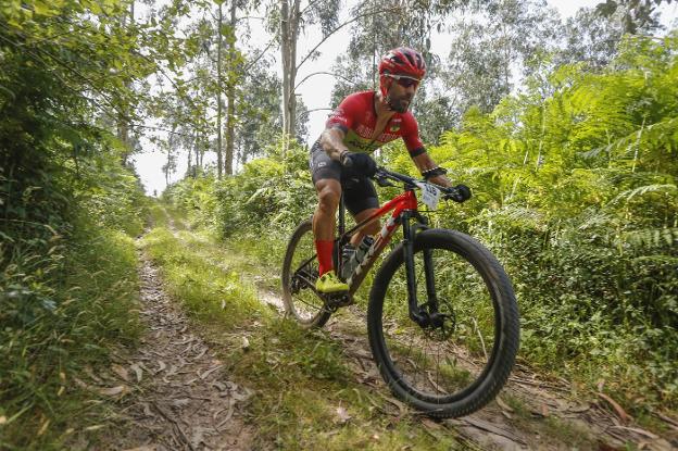 Roberto Fernández gana la segunda etapa y amplía su ventaja