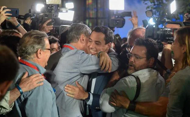 El PP augura el «fracaso del sanchismo» tras el triunfo incontestable de Moreno