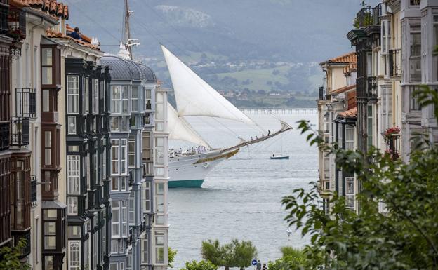 Santander aclama a Elcano