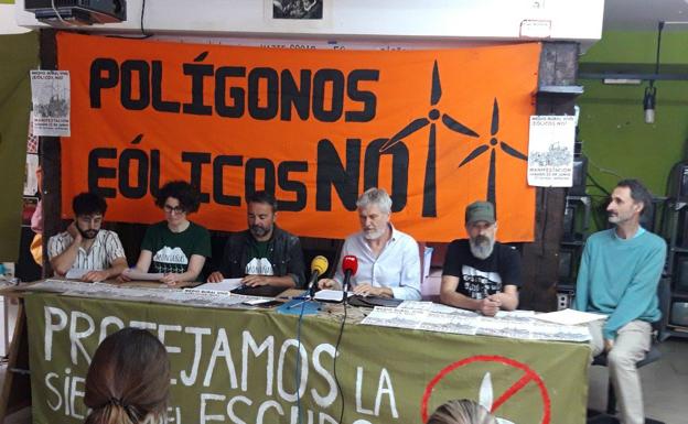 Colectivos contrarios a los eólicos convocan este sábado una manifestación en Santander