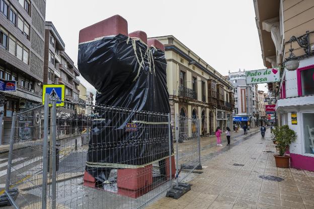 La Torre de la Vega ya preside el paseo de la fama de la ciudad y se presentará el jueves