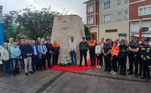 Los Corrales descubre su monumento en memoria de los fallecidos por el Covid