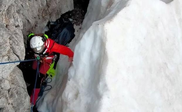 Muere un montañero madrileño de 69 años tras una caída de unos 90 metros en Picos de Europa