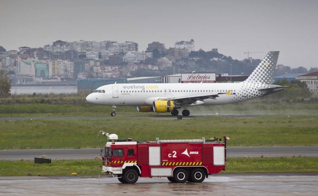 «Vamos a morir», la broma de una estudiante cántabra que desató el caos en un avión en Orly