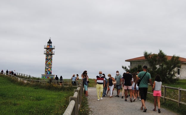 El Puerto y Bareyo rubricarán un convenio para ejecutar obras de mejora en la finca del Faro de Ajo