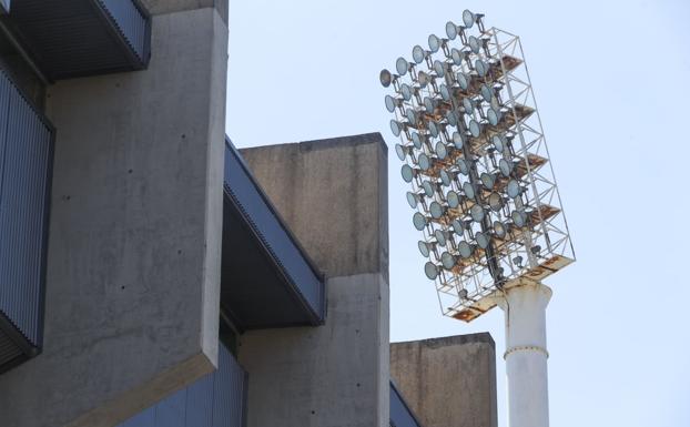 El Ayuntamiento de Santander rectifica un error en el Pliego de la obra de la iluminación del estadio